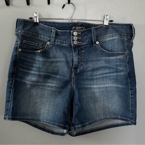 Torrid 5 Inch Jegging Super Soft High-Rise Short